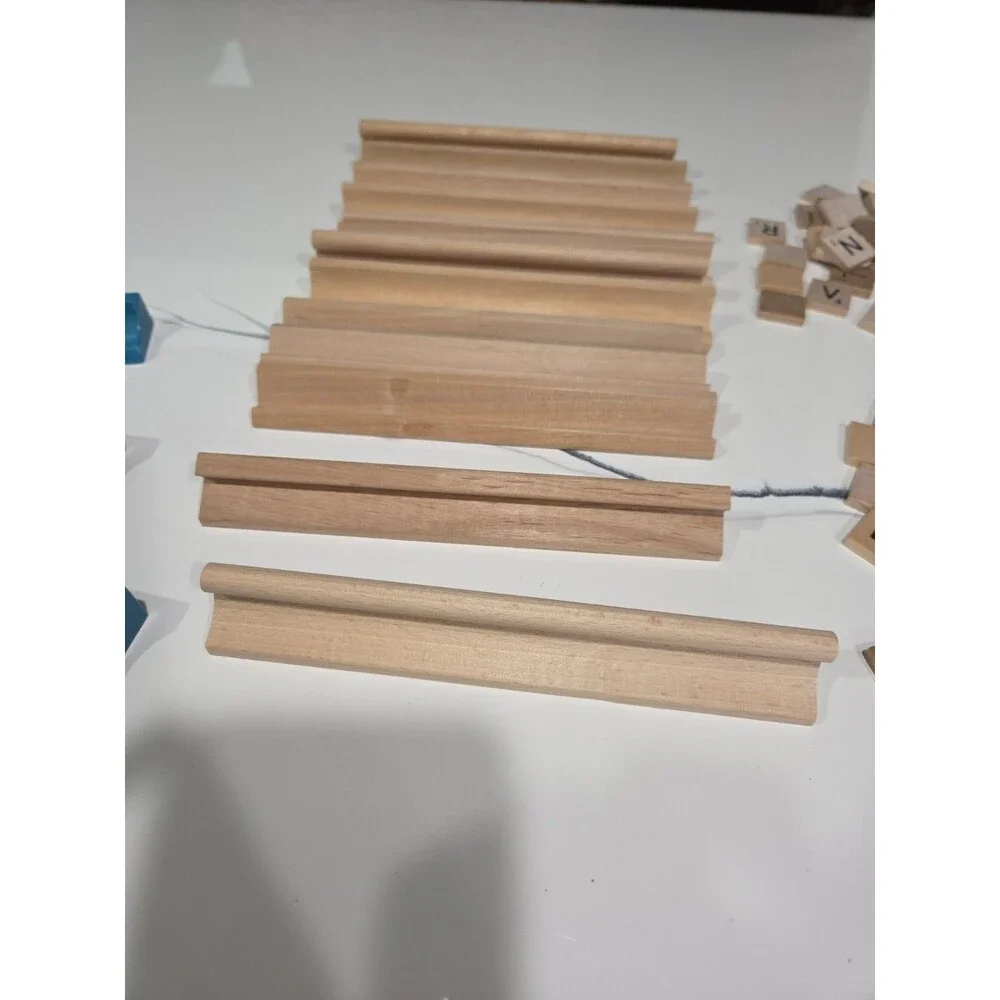 Scrabble Replacement Parts 182 Wood 55 Red Tiles 12 Wood & 4 Blue Racks B11